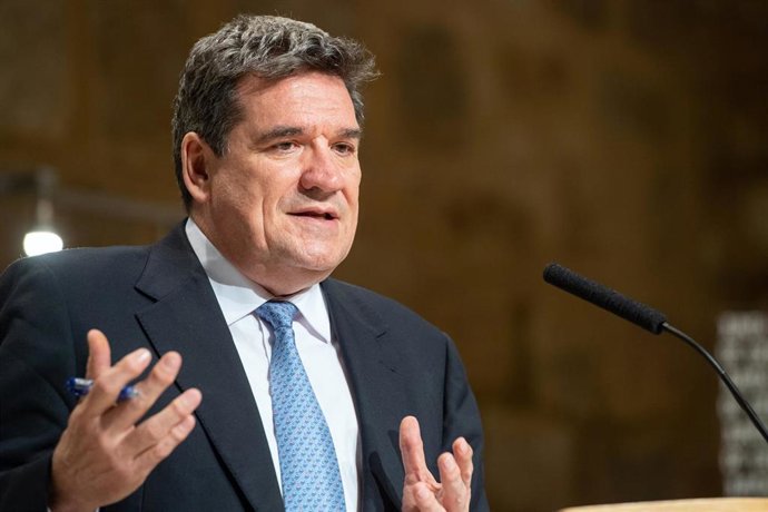 Imagen de archivo del ministro de Inclusión, Seguridad Social y Migraciones, José Luis Escrivá, en rueda de prensa en Mérida