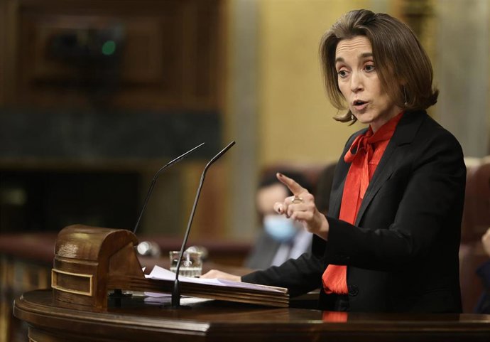 La portavoz del PP en el Congreso de los Diputados, Cuca Gamarra, interviene en una sesión plenaria, en el Congreso de los Diputados, a 2 de marzo de 2022, en Madrid (España). 