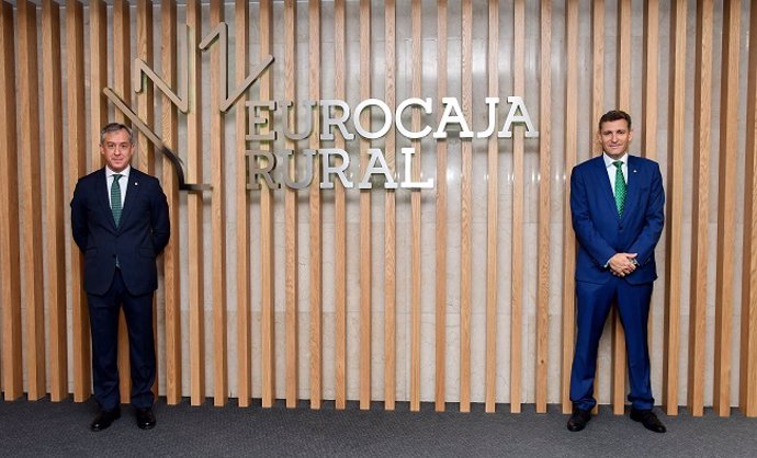 El presidente de Eurocaja Rural, Javier López Martín, y el director general, Víctor Manuel Martín