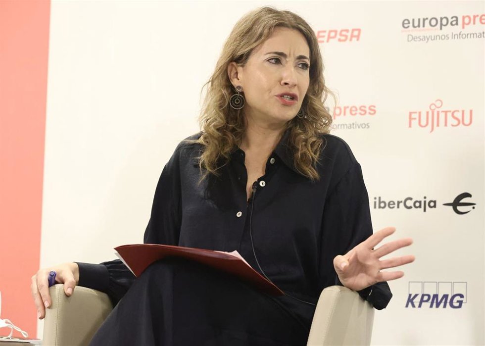 La ministra de Transportes, Movilidad y Agenda Urbana, Raquel Sánchez, interviene en un desayuno informativo de Europa Press, en el Hotel Hyatt Regency Hesperia Madrid, a 3 de marzo de 2022, en Madrid (España).