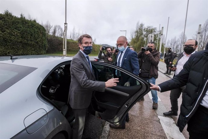 El presidente de la Xunta de Galicia, Alberto Núñez Feijóo, a su llegada a la Junta directiva del partido, a 2 de marzo de 2022, en Santiago de Compostela, A Coruña, Galicia (España). 