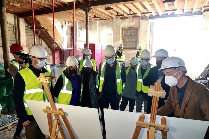 La presidenta del Govern, Francina Armengol, y el alcalde de Palma, José Hila, durante su visita a Can Ribas.
