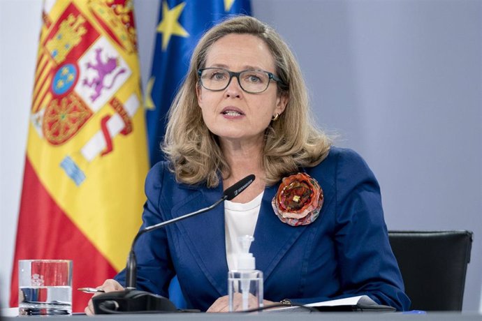 La vicepresidenta primera y ministra de Asuntos Económicos y Transformación Digital, Nadia Calviño, comparece tras la reunión del Consejo de Ministros en Moncloa, a 1 de marzo de 2022, en Madrid (España). 