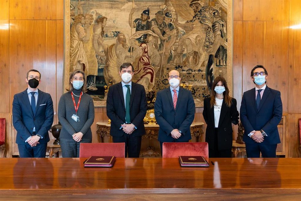 Imagen de la firma del convenio.