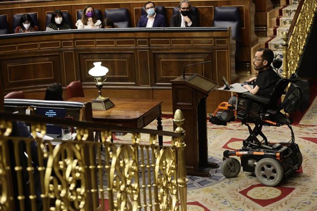 El portavoz de Unidas Podemos en el Congreso, Pablo Echenique, en una sesión plenaria, en el Congreso de los Diputados, a 2 de marzo de 2022, en Madrid (España). 