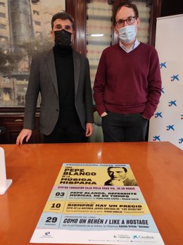 El promotor musical, Ignacio Faulín, y el gerente de Fundación Caja Rioja, Carlos Fuentes presentan el Foro Pepe Blanco de la Música Hispana