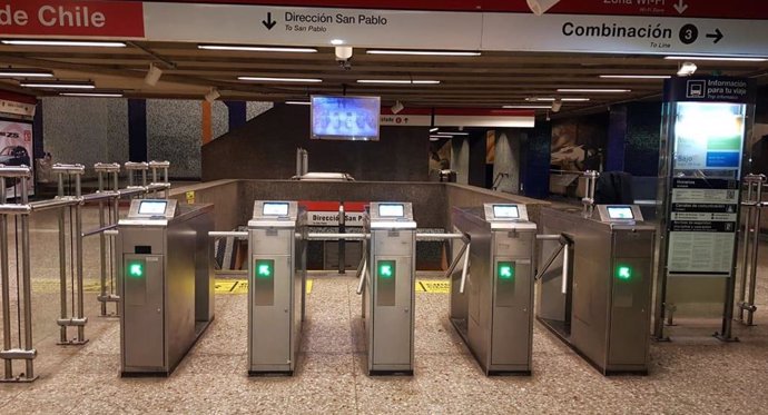Indra renueva el sistema de 'ticketing' del metro de Santiago de Chile y permitirá el pago con móvil