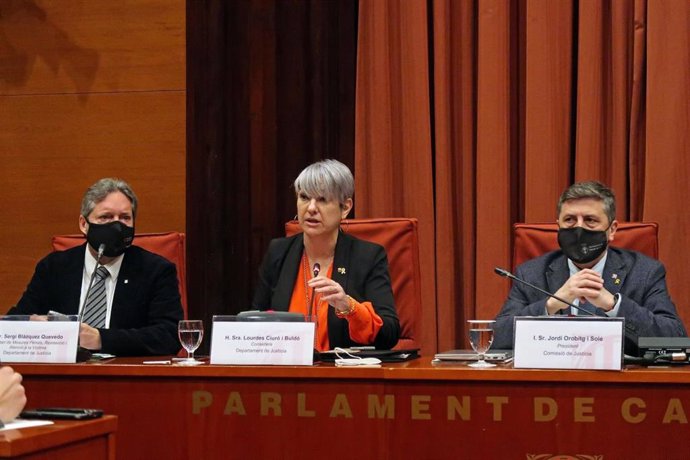 La consellera de Justicia, Lourdes Ciuró, comparece en la Comisión de Justicia del Parlament, a 3 de marzo de 2022.