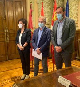 De derecha a izquierda: el alcalde de Valladolid, Óscar Puente; el concejal de Planeamiento Urbanístico, Manuel Saravia; y la edil de Servicios Sociales, Rafaela Romero.