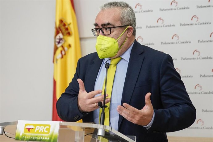 El portavoz del PRC en el Parlamento de Cantabria, Pedro Hernando