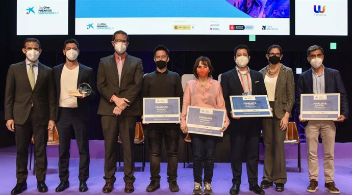 Los ganadores y finalistas de los Premios EmprendeXXI en Catalunya.