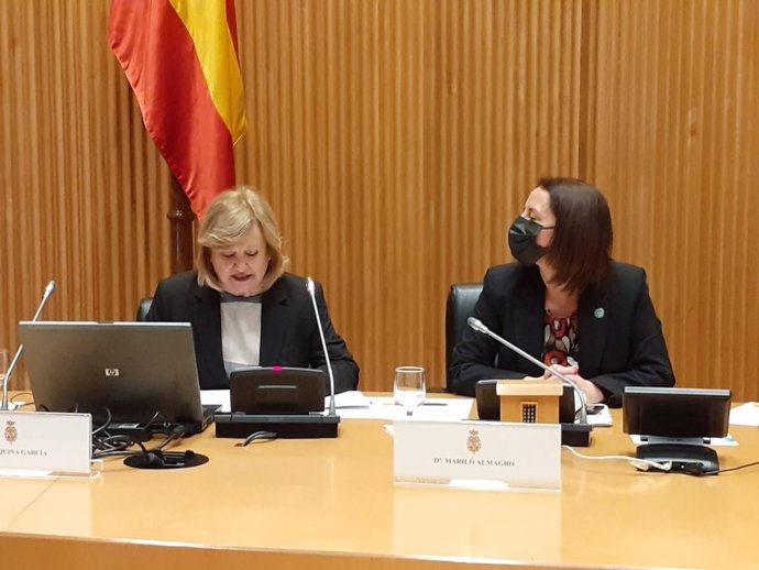 De izquierda a derecha: Joaquina García, portavoz del Panel de Expertos de Personas con Alzheimer (PEPA), y la nueva presidenta de CEAFA, Mariló Almagro. En Madrid (España), a 3 de marzo de 2022.