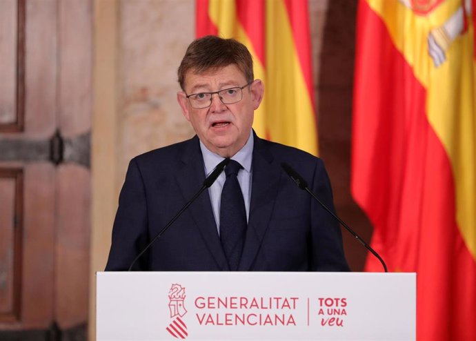 Archivo - Ximo Puig, durante su comparecencia ante los medios