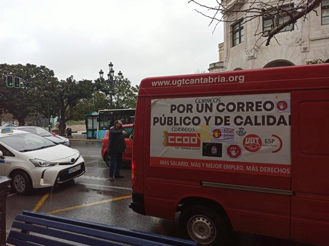Rodada postal de protesta de Correos en Santander