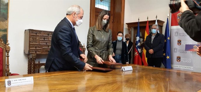 Firma convenio de la Diputación de Lugo y del Ayuntamiento de Lugo, con José Tomé y Lara Méndez, respectivamente