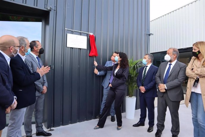 El consejero de Agricultura, Agua y Desarrollo Rural, Francisco Martínez Arroyo, inaugura el centro de innovación agrario 'Rural Innovation HUB'.