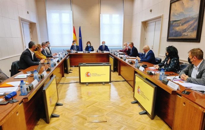 Representantes de las administraciones de Lleida y entidades locales se han reunido este jueves con la secretaria general de Transportes y Movilidad, María José Rallo.