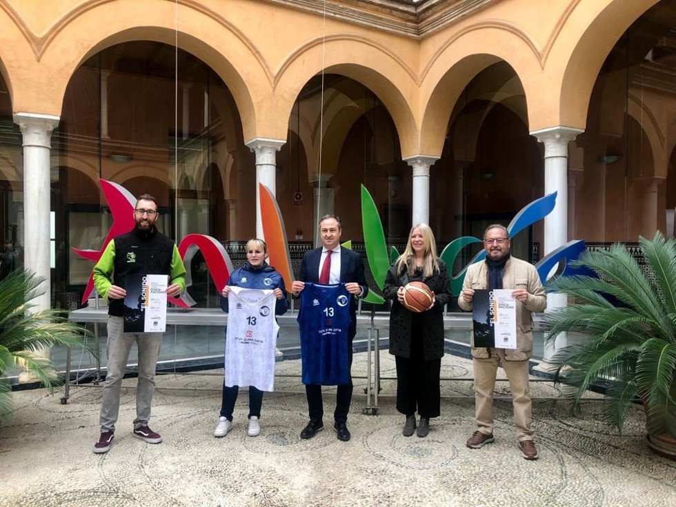 El delegado de Turismo, Ángel Pimentel, en la presentación de la actividad que acercará la Reserva Starlight de Sierra Morena a personas con discapacidad.