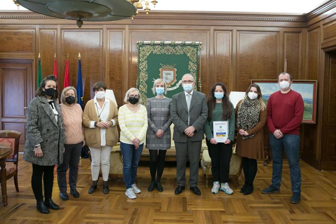 Reunión de Enrique Maya con las asociaciones Segunda Familia y Berehynia.