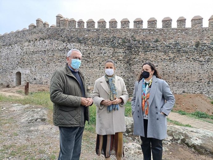La delegada de Turismo de la Junta en Huelva, María Ángeles Muriel, en Cumbres Mayores.