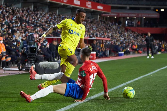 Carlos Akapo of Cadiz and Carlos Neva of Granada in action during the spanish league, La Liga Santander, football match played between Granada CF and Cadiz CF at Nuevo Los Carmenes stadium on February 28, 2022, in Granada, Spain.