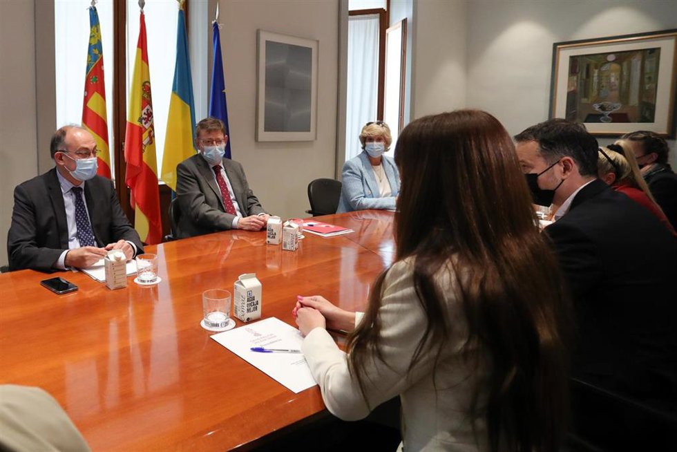 Puig garantiza la escolarización y asistencia sanitaria a los menores que vengan a "refugiarse" a la Comunitat