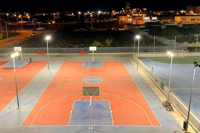 Nueva iluminación de las pistas deportivas de Son Cladera.