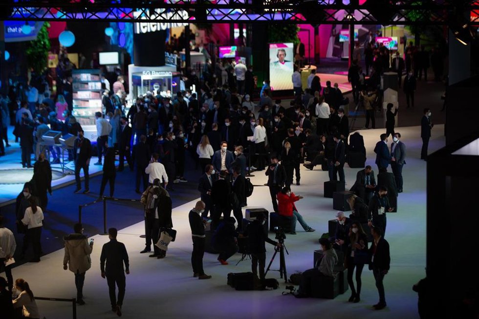 Varias personas en la inauguración del Mobile World Congress 2022, en Gran Via de Fira de Barcelona, a 28 de febrero de 2022, en L'Hospitalet de Llobregat, Barcelona, Catalunya (España). Arranca una nueva edición del 'GSMA Mobile World Congress Barcelon