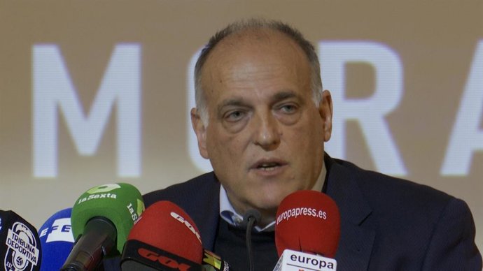Archivo - El presidente de LaLiga, Javier Tebas, este lunes en la Escuela de Radio Pedro Morata de Valncia