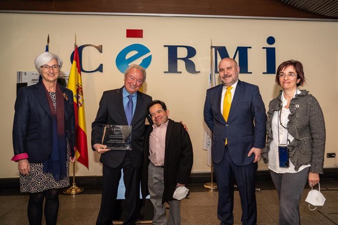 El Fiscal de la Sala Primera del Tribunal Supremo, Carlos Ganzenmüller Roig, recibe el reconocimiento 'Amigo de las Personas con Discapacidad - Ciudadano CERMI'.