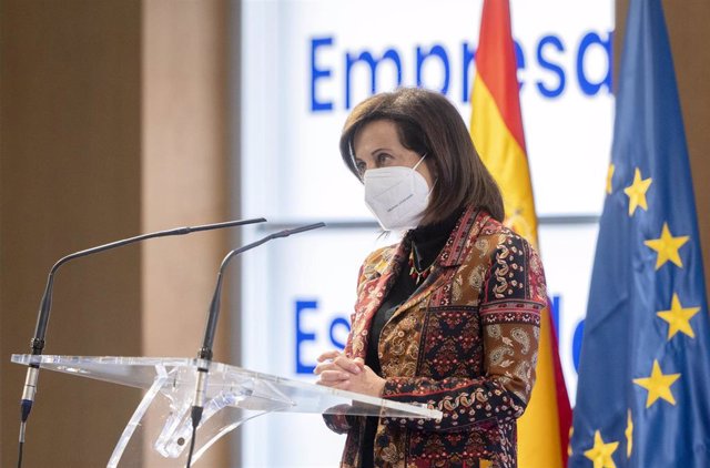La ministra de Defensa, Margarita Robles, interviene en la presentación del proyecto 'Es tu fuerza', en la sede de la CEOE, a 3 de marzo de 2022, en Madrid (España). La iniciativa, en el marco del convenio de colaboración de la CEOE y el Ministerio de Def