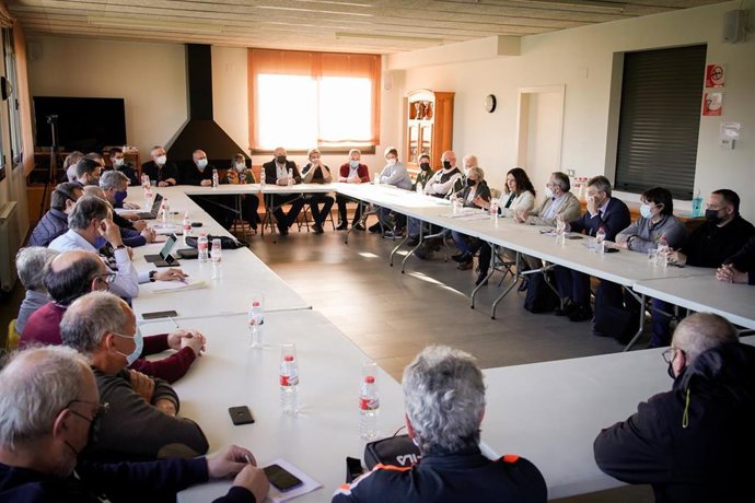 La consellera de la Presidencia de la Generalitat, Laura Vilagr, se reúne en Clariana del Cardener (Lleida) con el colectivo Eines de Repoblament Rural.