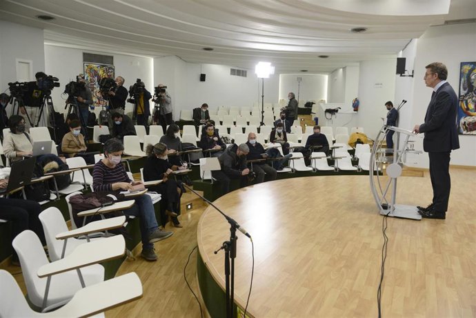 El presidente de la Xunta de Galicia, Alberto Núñez Feijóo, en una rueda de prensa tras la reunión del Consello de la Xunta de Galicia, en la Delegación Territorial de la Xunta de Galicia, a 3 de marzo de 2022
