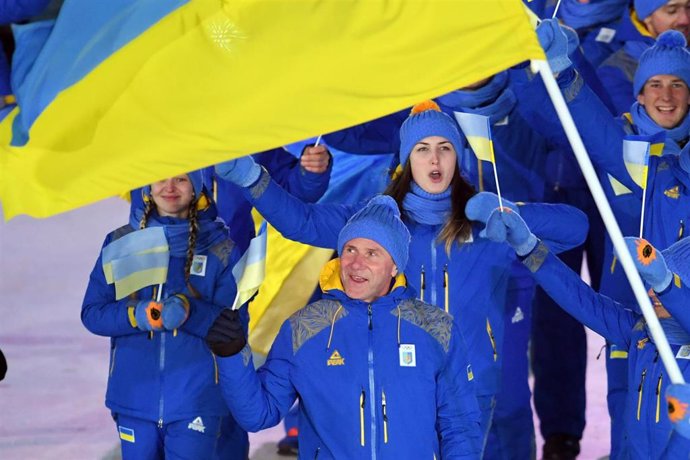 Archivo - Sergey Bubka, durante un desfile olímpico en 2018 con la delegación de Ucrania
