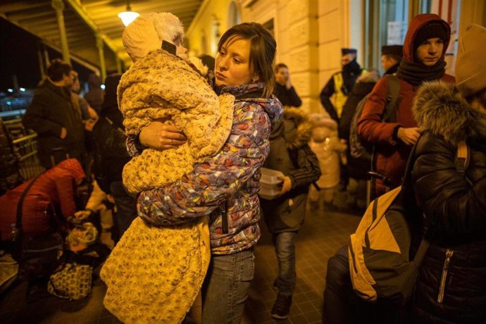 Llegada de familias ucranianas que huyen de la guerra a Polonia