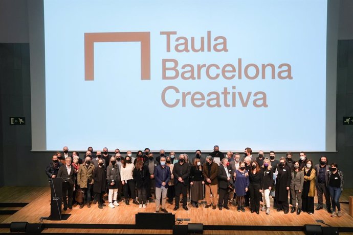 Constitució de la Taula Barcelona Creativa aquest dijous en el Disseny Hub Barcelona, amb representants de diferents indústries creatives.