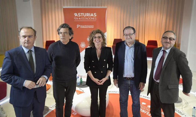 Susana Fernández, en el centro