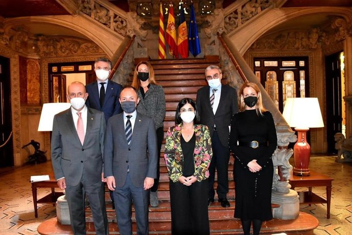 En primera fila, d'esquerra a dreta: Joan Martínez Benazet, Xavier Espot, Carolina Darias i Maria Eugnia Gai. En segona fila, d'esquerra a dreta: Vicen Mateu, Helena Mas, ngel Ros.