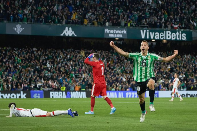 Sergio Canales of Real Betis celebrates a goal during the Copa del Rey match between Real Betis and Rayo Vallecano at Benito Villamarin stadium on March 3, 2022, in Sevilla, Spain.