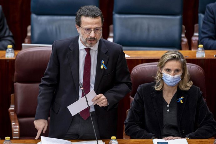 El consejero de Economía, Hacienda y Empleo de la Comunidad de Madrid, Javier Fernández-Lasquetty, interviene en una sesión del pleno de la Asamblea de Madrid, a 3 de marzo de 2022, en Madrid (España).