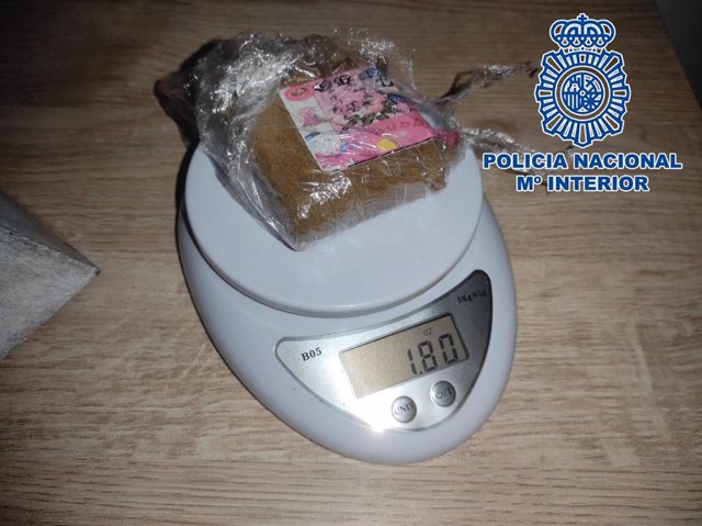 Peso con droga intervenida en Algeciras.