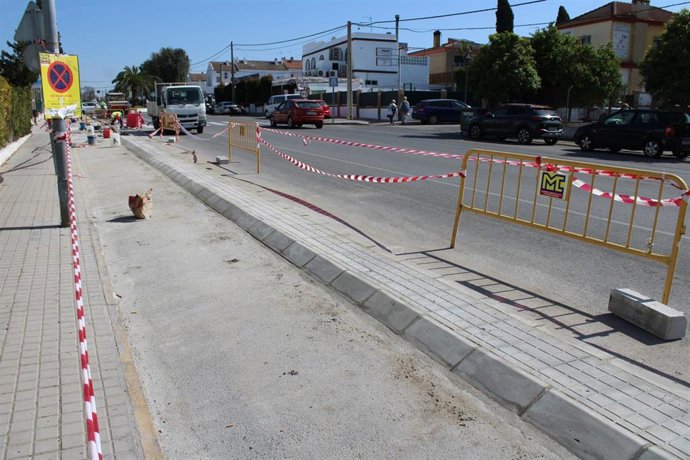 Obras en los carriles bici de Gines, en Sevilla.