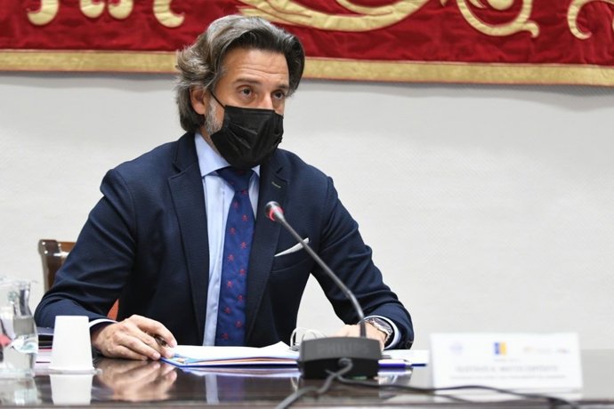 Archivo - El presidente del Parlamento de Canarias, Gustavo Matos