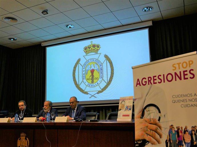 Jornadas organizadas por el Colegio de Médicos de Sevilla para abordar el problema de las agresiones a los médicos.