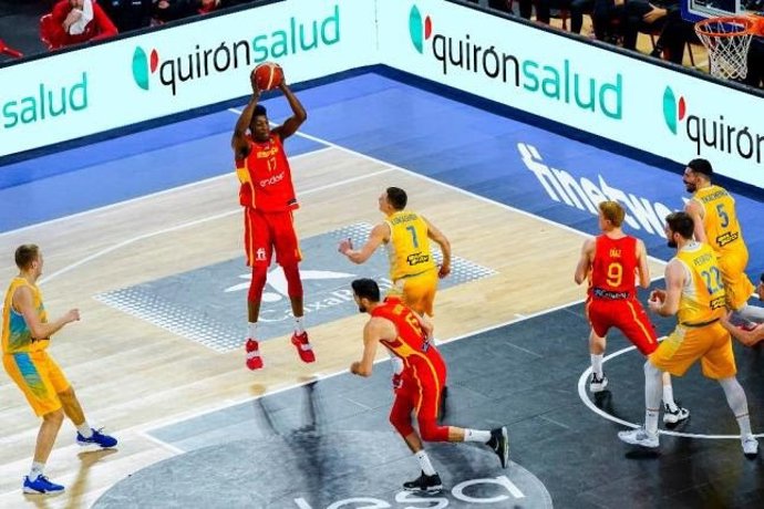 Imagen del España-Ucrania con la publicidad de Quirónsalud