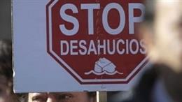 Archivo - Cartel de STOP Desahucios.