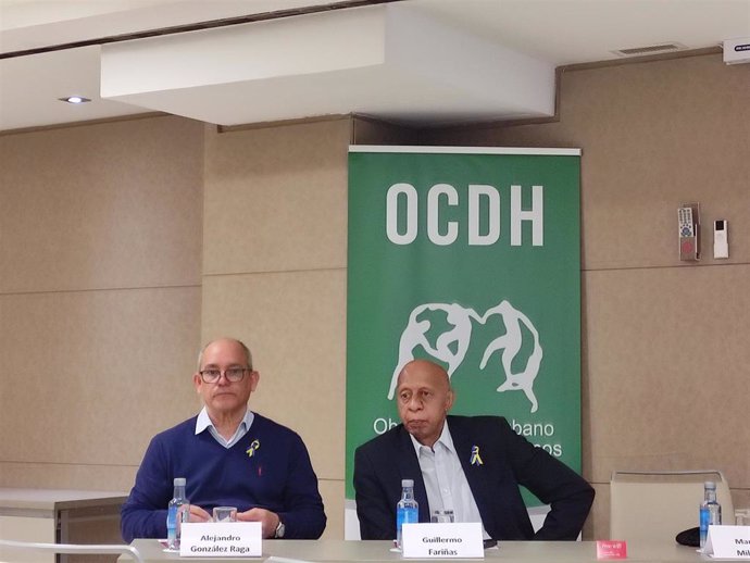 El director del Observatorio Cubano de Derechos Humanos (OCDH), Alejandro González, junto al opositor cubrano Guillermo Fariñas.
