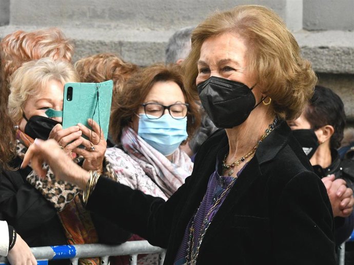 La Reina Sofía ha asistido al tradicional besapié del Cristo de Medinaceli