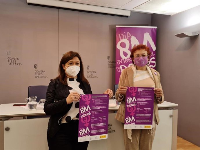 La consellera de Presidencia, Función Pública e Igualdad, Mercedes Garrido, y la directora del IBDona, María Durán, durante la presentación de los actos por el 8M.
