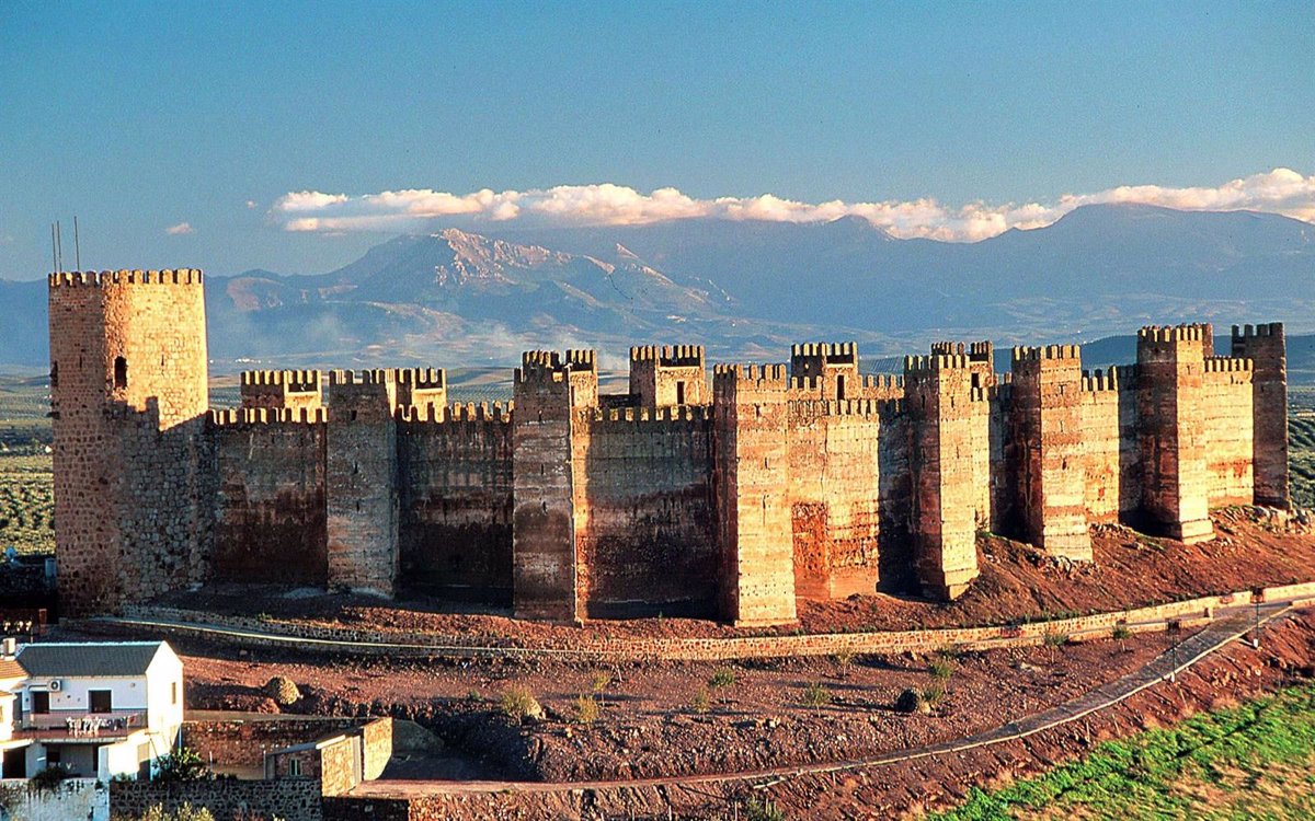 Baños de la Encina (Jaén) invita este sábado a abrazar su castillo para reivindicar igualdad